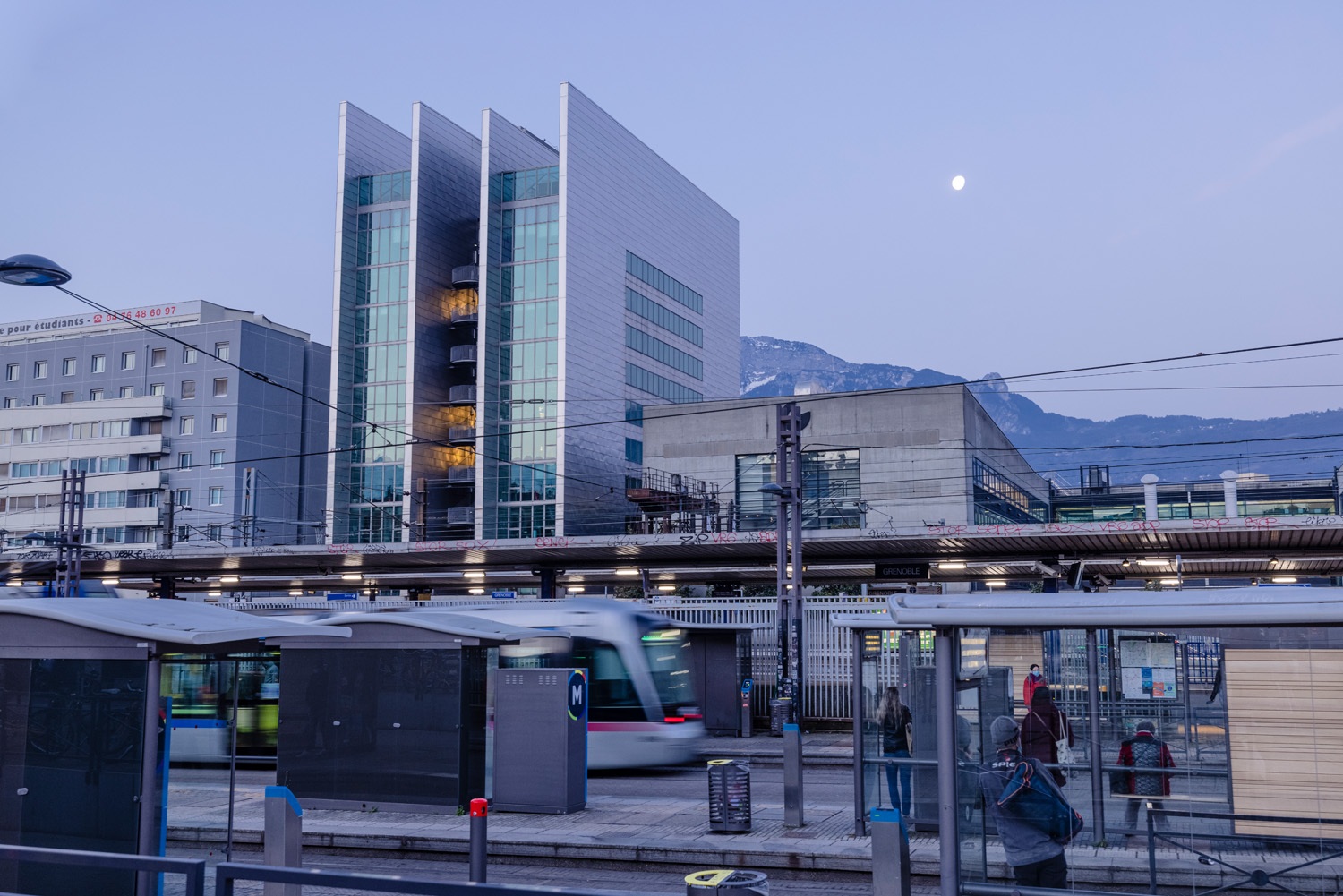 Quartier de la Gare de Grenoble, Tram