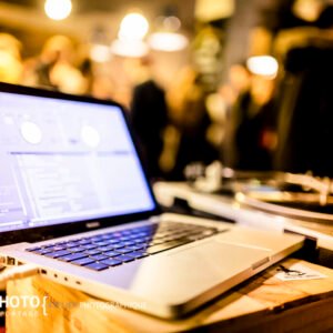 photo soir&eacute;e hold up ladies