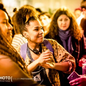 photo soir&eacute;e hold up ladies