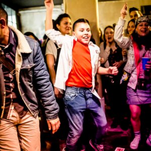 photo soir&eacute;e hold up ladies