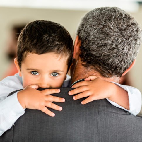 portrait d'un enfant pendant un mariage