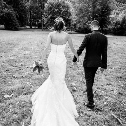 photo de dos d'une mariée