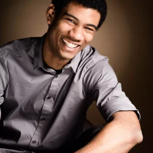 portrait d'un homme souriant chez Utopik