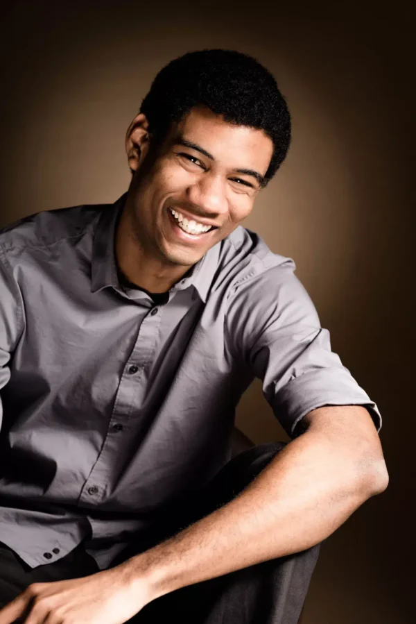 portrait d'un homme souriant chez Utopik