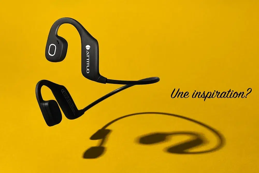 phot produit d'un casque audio sur fond jaune