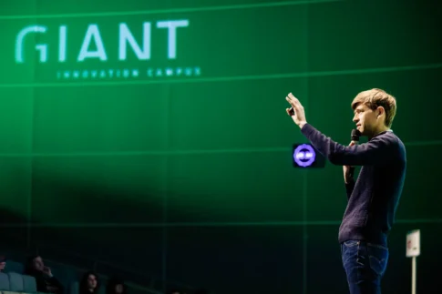 portrait intervenant à la maison minatec pendant un événement