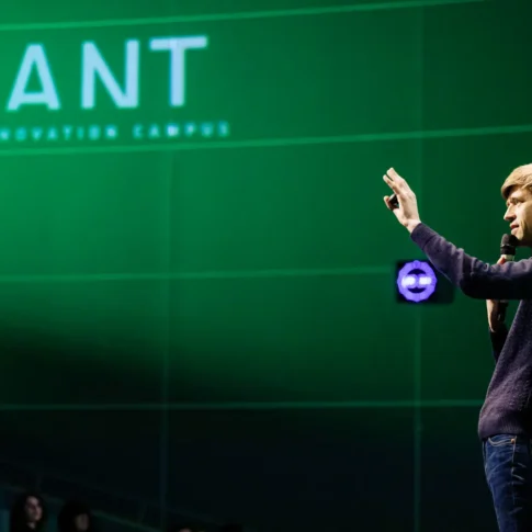 portrait intervenant à la maison minatec pendant un événement