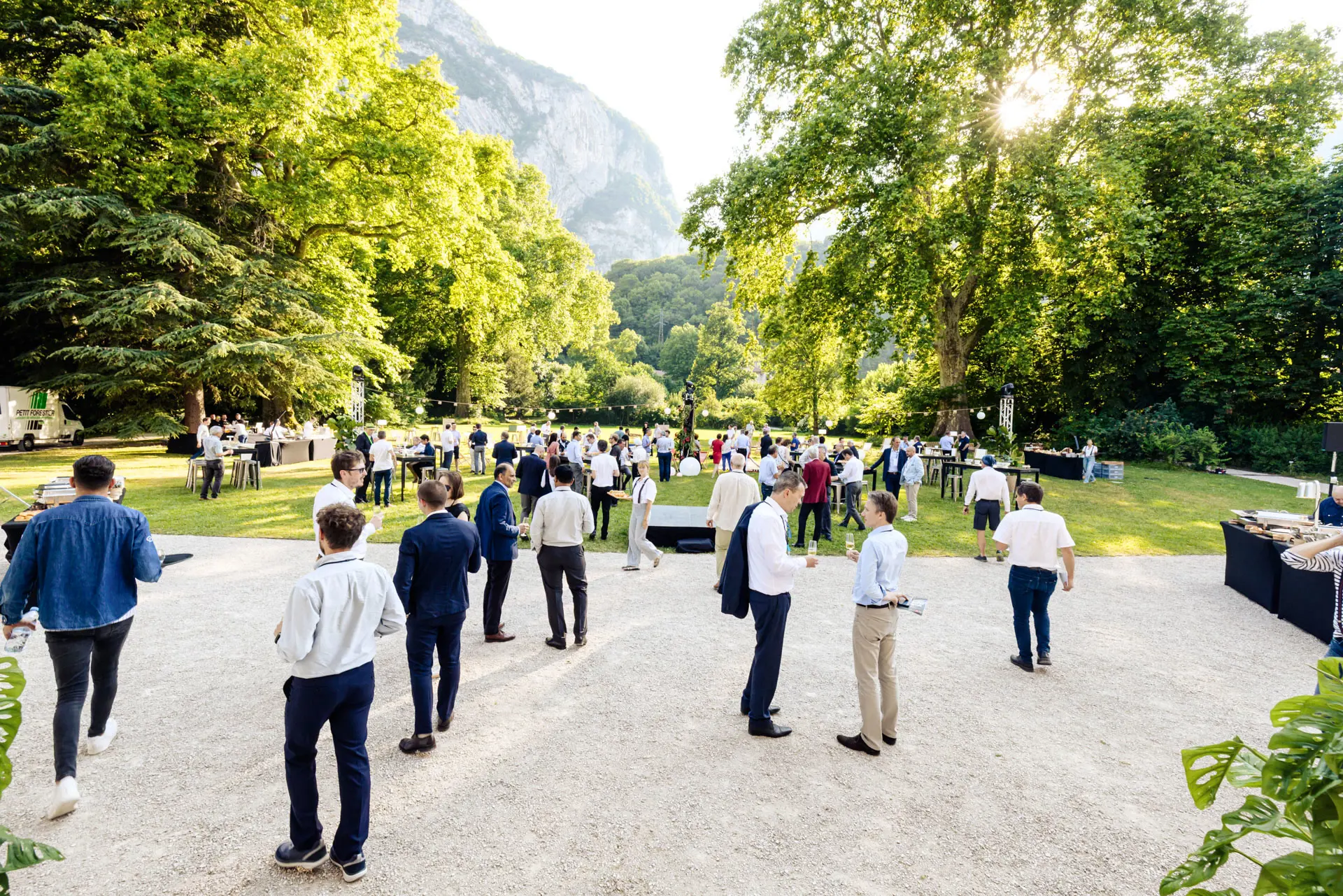 evenement scientifique au chateau de sassenage lors d'un soir&eacute;e d'&eacute;t&eacute;