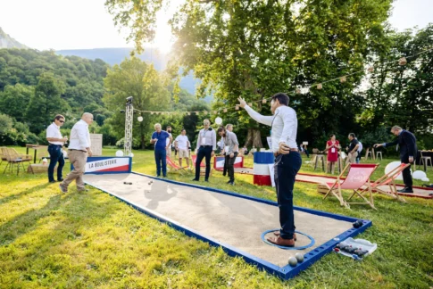 jeux dans la cour du château de Sassenage lors d'un événement d'entreprise