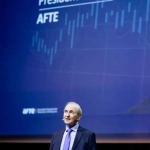 orateur sur sc&egrave;ne lors de l'&eacute;v&egrave;nement AFTE 2025 &agrave; Paris