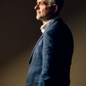portrait d'un dirigeant d'entreprise de profil