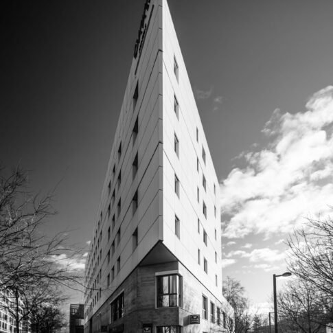 photo noir et blanc d'architecture à grenoble proche du quartier de bonne