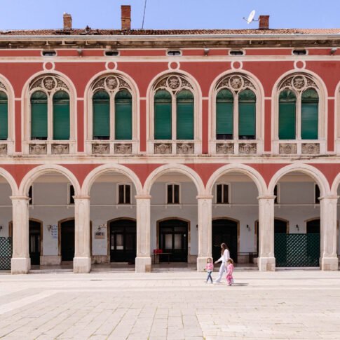 photo carré d'une place en croatie